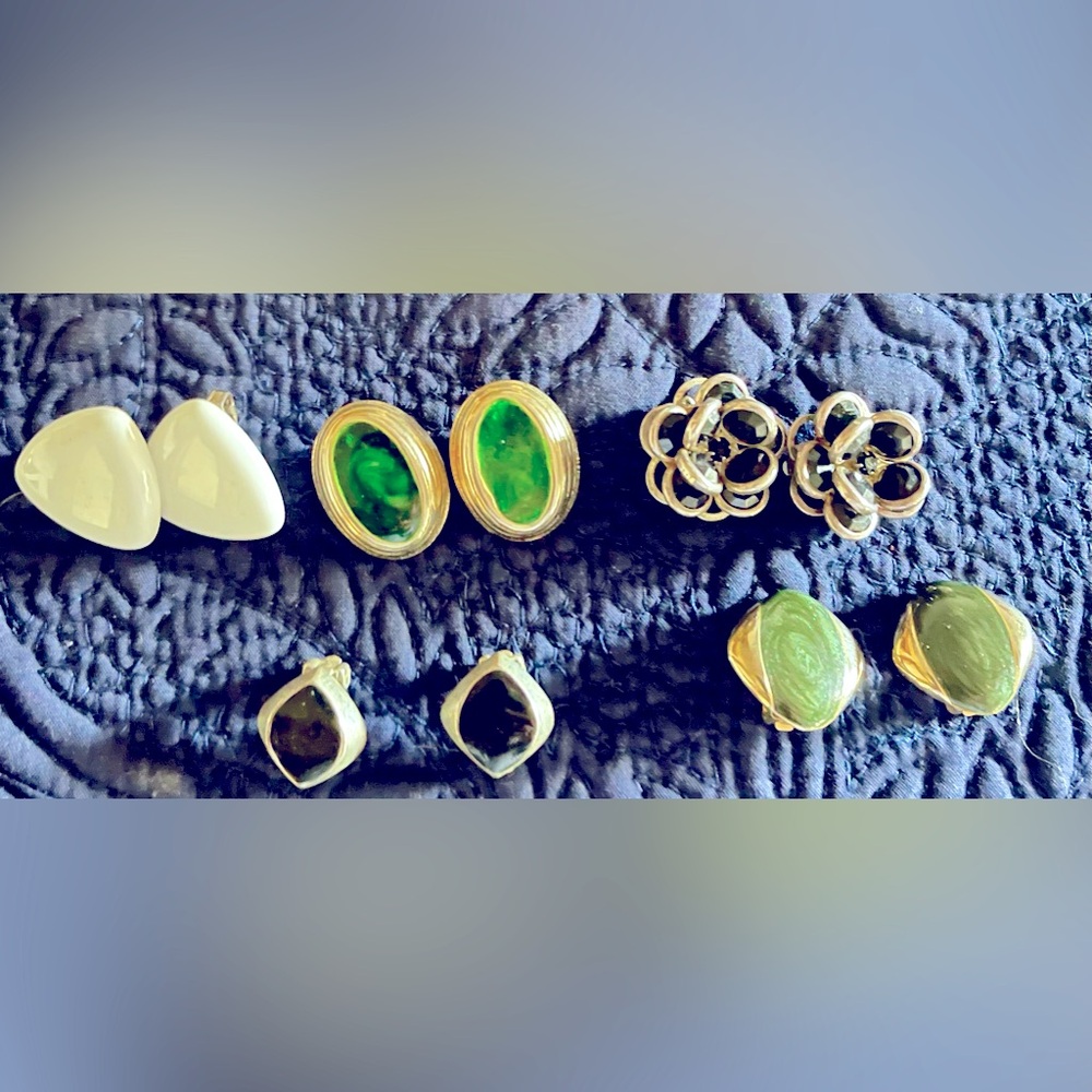 Bundle clip earrings green and black set